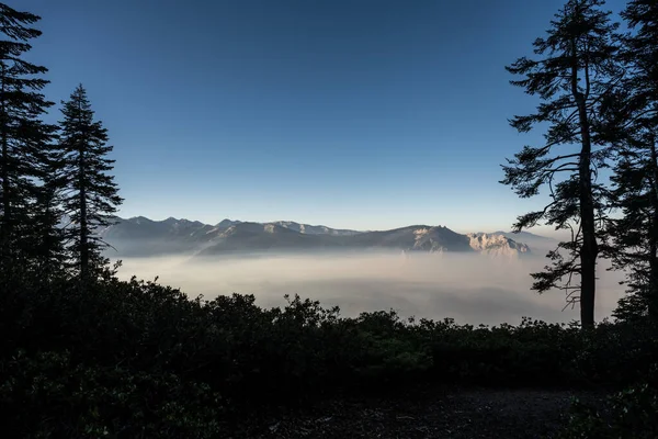 Smoky Haze Wisi Dolinie Pod Górami Parku Narodowego Sequoia — Zdjęcie stockowe