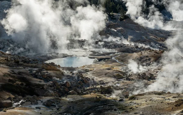 Rocks Strewn Steamy Bumpass Hell Area Lassen Volcanic — Stock Photo, Image