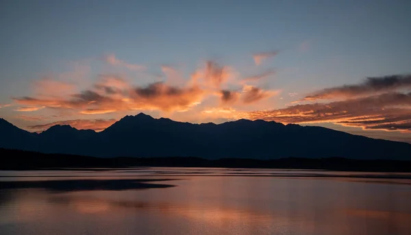 Chaîne Grand Teton Tient Silhouette Sous Ciel Orange Vif Lac — Photo