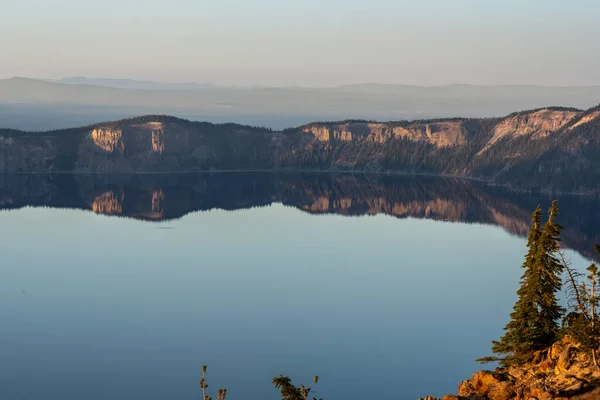 Olhando Através Lago Cratera Garfield Peak Manhã Verão — Fotografia de Stock