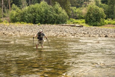 Yellowstone 'da Düşük Su Seviyesi Mevsiminde Lamar Nehri' ni Bırakan Adam