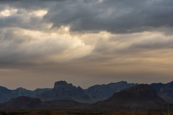 Menacing Clouds Hang Chisos Mountains Big Bend Sunrise — Stock Photo, Image