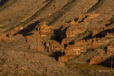 Rocky, Big Bend Ulusal Parkı 'nda Sotol Overlook' un üstünde.