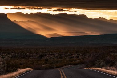 Park Route 12 Başlar Rio Grande Köyü 'ne ve Güzel Işık Ötesi' ne doğru Sabah Fırtınalı Gündoğumunda