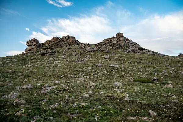 Rocky Dağı Ulusal Parkı 'ndaki Fırtına Tepelerinde Kaya oluşumu