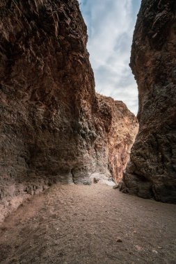 Big Bend Ulusal Parkı 'nda Wide Wash Trail' s Around and Down Canyon Walls