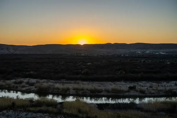 Solen Sätter Horisonten Över Den Smala Rio Grande Big Bend — Stockfoto