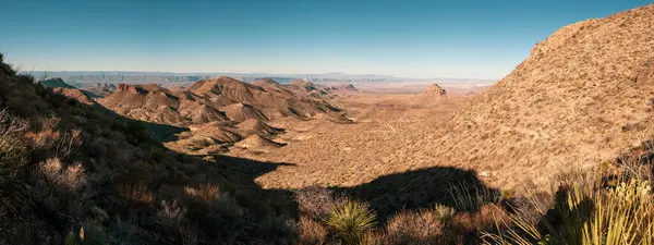 Trail Winds Brown Hills Valley Big Bend Chisos Mountains — стоковое фото