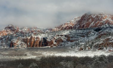 Sis, Zion Ulusal Parkı 'ndaki Karlı Zıpzıp Vadisi' ne Taşındı