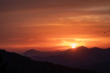 Kuzey Carolina 'daki Blue Ridge Dağları' nda Güneş Doğuyor