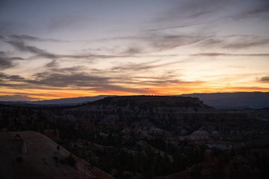 Bryce Canyon Ulusal Parkı 'nda Sabah Güneşinin Doğuşu