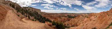 Dönüşüm Panoraması ve Bryce Kanyonu 'nun Çevresindeki Amfi Tiyatrosu