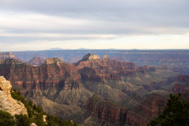 Büyük Kanyon Ulusal Parkı 'nın kuzey şeridini dolduran bir bulut tabakası.