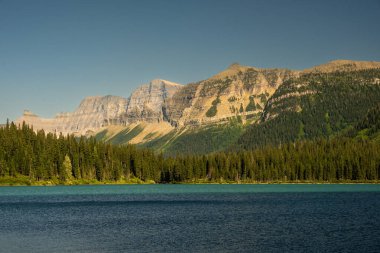 Sonsuz Dağlar Buzul Ulusal Parkı 'ndaki Frances Gölü' nü aştı