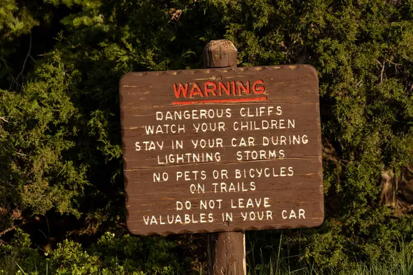 stock image Warning Dangerous Cliffs Sign In Bryce Canyon National Park