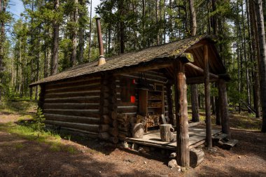 Yellowstone Wilderness 'daki Mary Gölü' ndeki Ranger kulübesi.