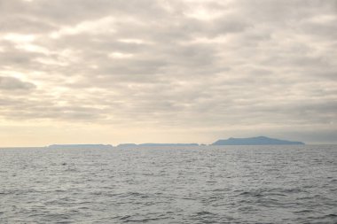 Anacapa Adası Silueti Bulutlu bir günde Kanal Adaları Ulusal Parkı 'nda