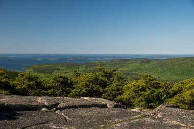Champlain Dağı 'nın Granit Yüzeyi Acadia Ulusal Parkı Vadisi' ne Bakar