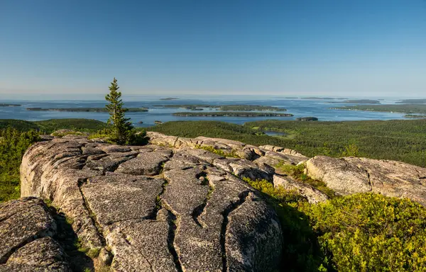 Acadia 'daki Granit Zirvesi' nden Atlantik 'teki Adaların Geniş Görüş Alanı