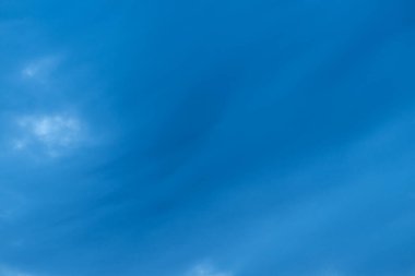 Mavi Gökyüzü Arkaplanındaki İnce Bulutların İnce Kokusu