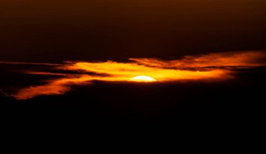 Shenandoah 'da Karanlık Gökyüzü Parlak Turuncuya Dönüyor