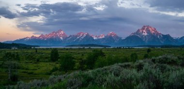 Sabah Işığı Yazın Büyük Ton Dağları 'na Taşındı