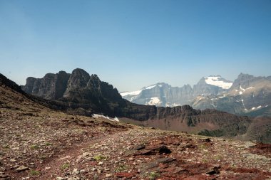 Buzul Ulusal Parkı 'ndaki Kızıl Geçit' in tepesinde.