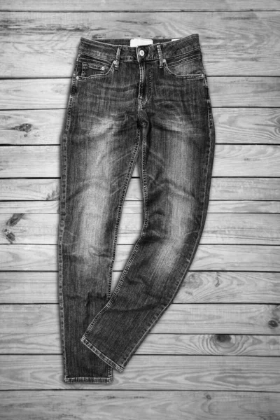 Jeans Noirs Sur Fond Bois Gris Planches — Photo
