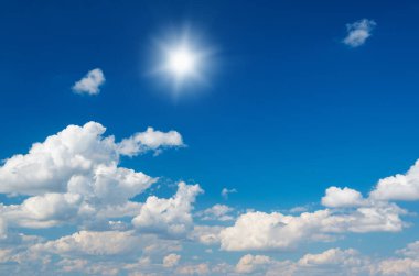 Mavi gökyüzü ve güneş.