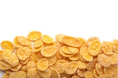 Beyaz arkaplanda mısır gevreği