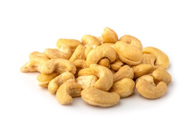 Beyaz arka planda kaju fıstığı