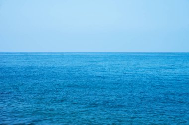 Güzel gökyüzü ve mavi deniz