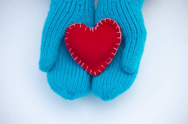 Eldivenli kadın eller, yaklaşın.