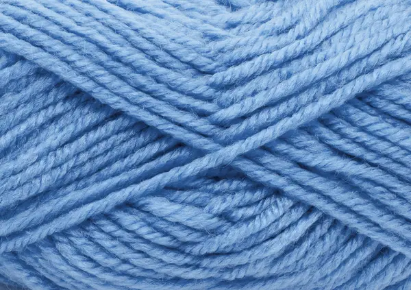 Bulanık bir dokusu olan mavi bir ipliğin yakın çekimi