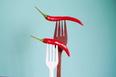 çatal üzerinde kırmızı biber biber