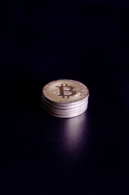 altın bitcoin arka planda