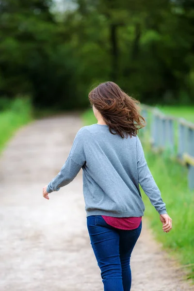 Backside Young Brunette Woman Walking Path Nature — Stock Photo, Image