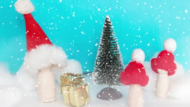 Миниатюрные Фигурки Маленький Санта Клаус Снегом — стоковое видео