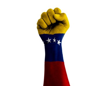 Venezuela bayrağıyla boyanmış yumruk bir güç göstergesi ya da protesto işareti olarak kenetlenmiştir.