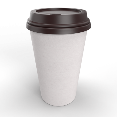 Gri arka planda duran koyu kahverengi kapaklı beyaz kağıt kahve fincanı.