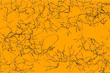Beyaz bir yüzey boyunca yayılan karmaşık siyah çatlaklar ağı sıkıntılı ve yıpranmış bir doku arka planı oluşturur.