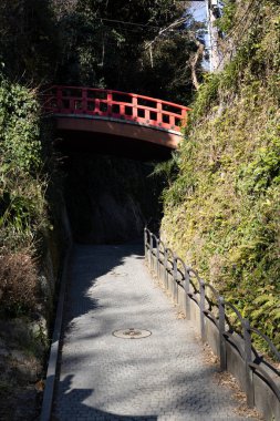 Enoshima Adası 'ndaki Kızıl Köprü