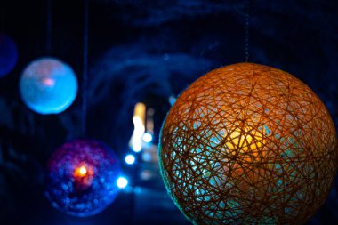 Enohsima 'nın mağarasında güzel ışıklar