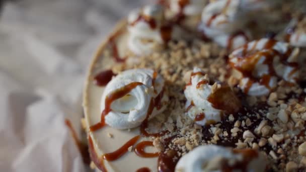 Close Creamy Cake Made Mascarpone Cheese Topping Whipped Cream Caramel — Αρχείο Βίντεο