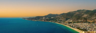 Türkiye 'deki Alanya Kalesi' nin gündoğumu ve gün batımı manzarası. Şehrin Panorama manzarası.