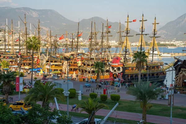 Аланья Турция Сентября 2021 Года Пиратские Суда Туристов Порту Алании — стоковое фото