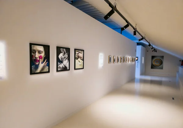 Stock image Krakow, Poland - January 15, 2024: Interior of a painting art gallery in museum of photography