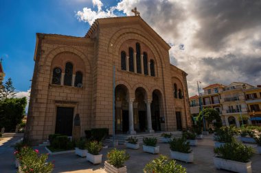Zakynthos, Yunanistan - 22 Eylül 2022: Aziz Dionysios zakynthos kutsal ortodoks kilisesinin geniş açı çekimi