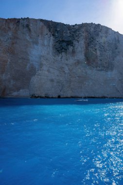 Zakynthos Adası, Yunanistan. Yunanistan 'daki Navagio plajının yan manzarası.
