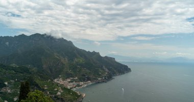 Amalfi sahilinin muhteşem manzarası. Ravello, İtalya